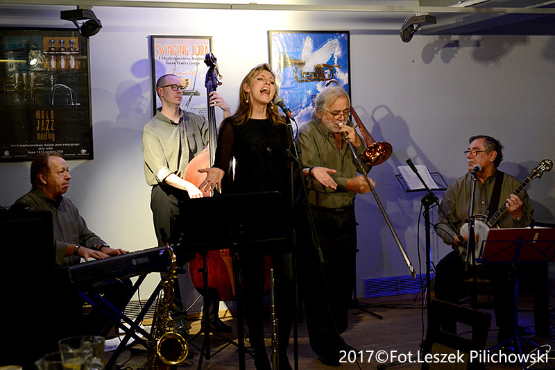 You are currently viewing „Joanna Morea & Her Swinging Boys” w Jazz Klubie „Five O’Clock” – 02.02.2017 r.